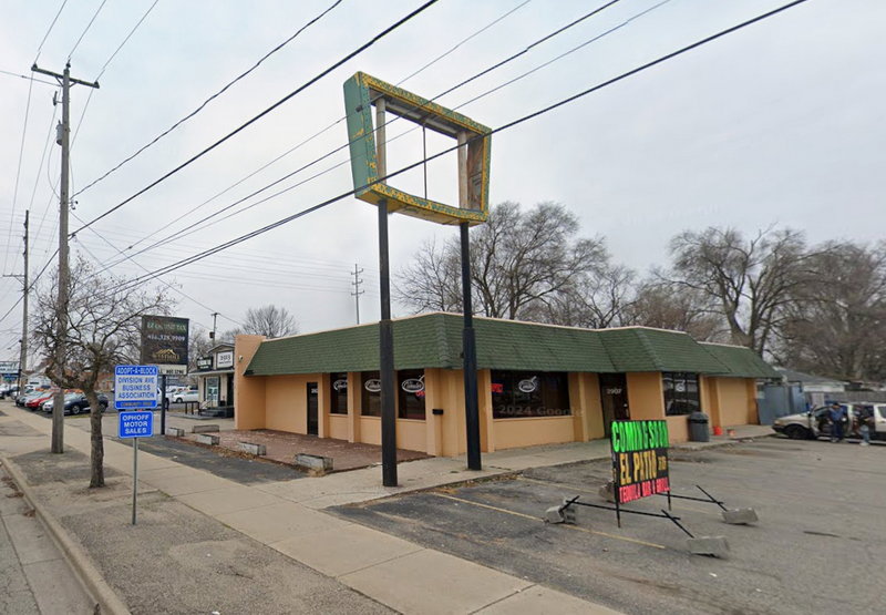 Clock Restaurant - Grand Rapids - 2907 Division Ave S (newer photo)